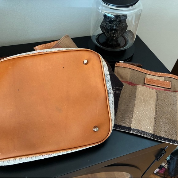 Burberry Tan and Brown Shoulder Bag with Chain Strap - Picture 3 of 4